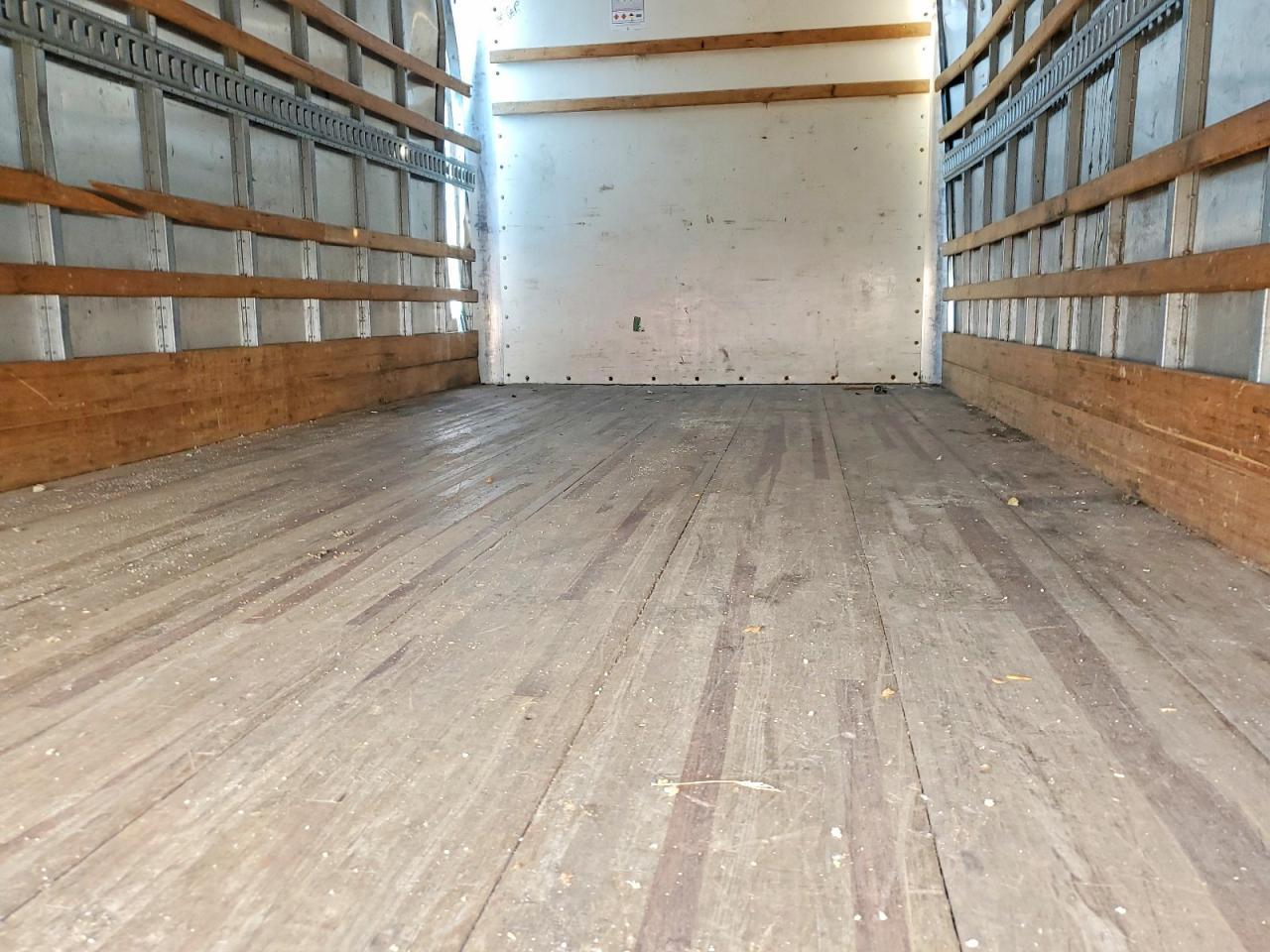 2018 Isuzu NPR HD BOX Truck