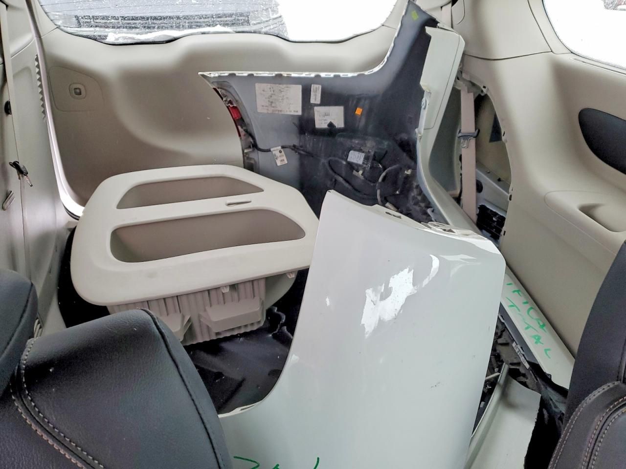 2018 Chrysler Pacifica Touring l