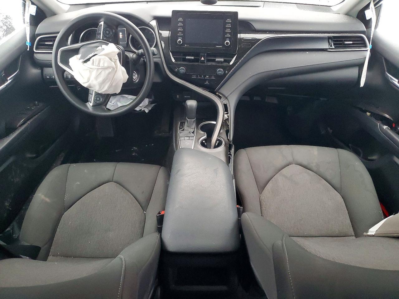 2022 Toyota Camry le