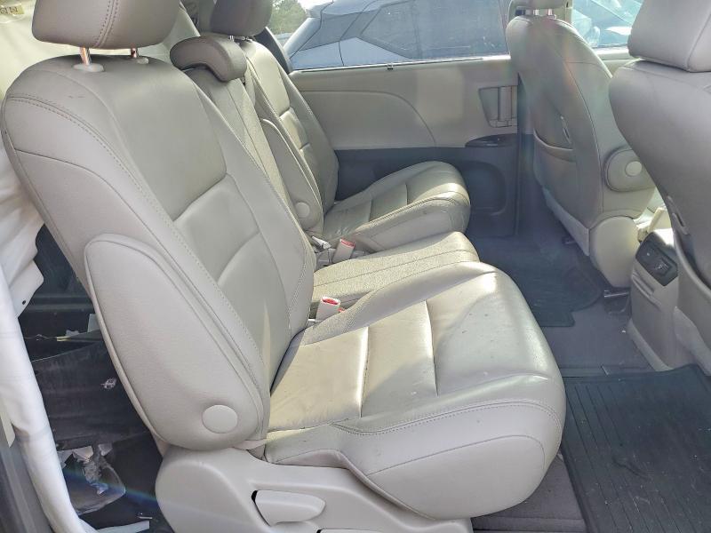 2015 Toyota Sienna xle Premium 8-passenger