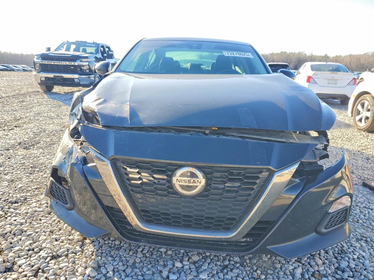 2020 Niss Altima