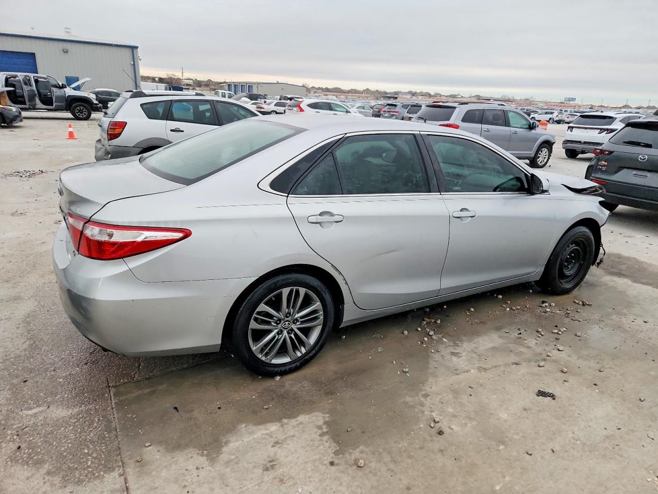 2016 Toyota Camry le