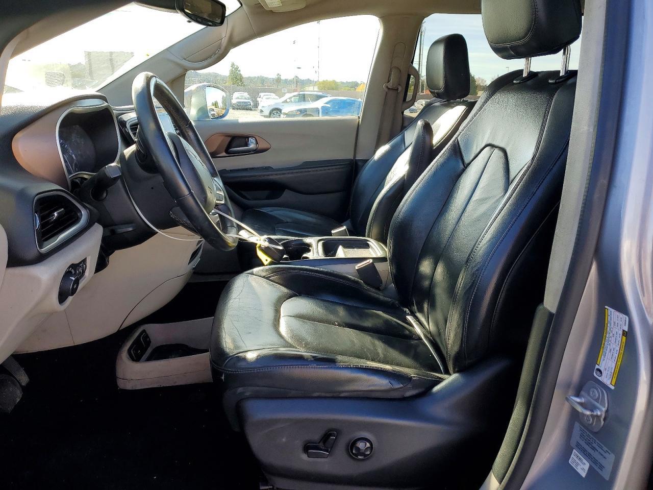 2017 Chrysler Pacifica Touring l