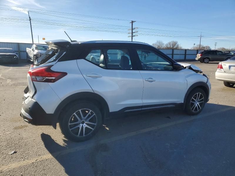 2020 Nissan Kicks sr