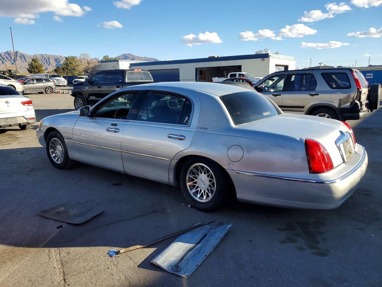 2002 Lincoln Town car Signature