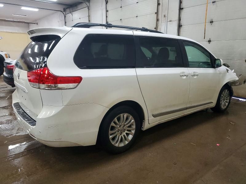 2011 Toyota Sienna xle