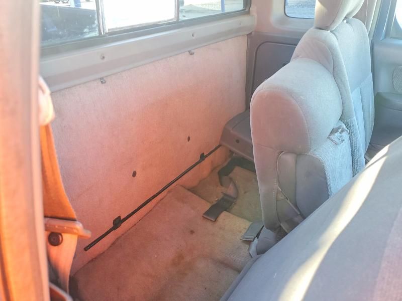 2000 Nissan Frontier King cab xe