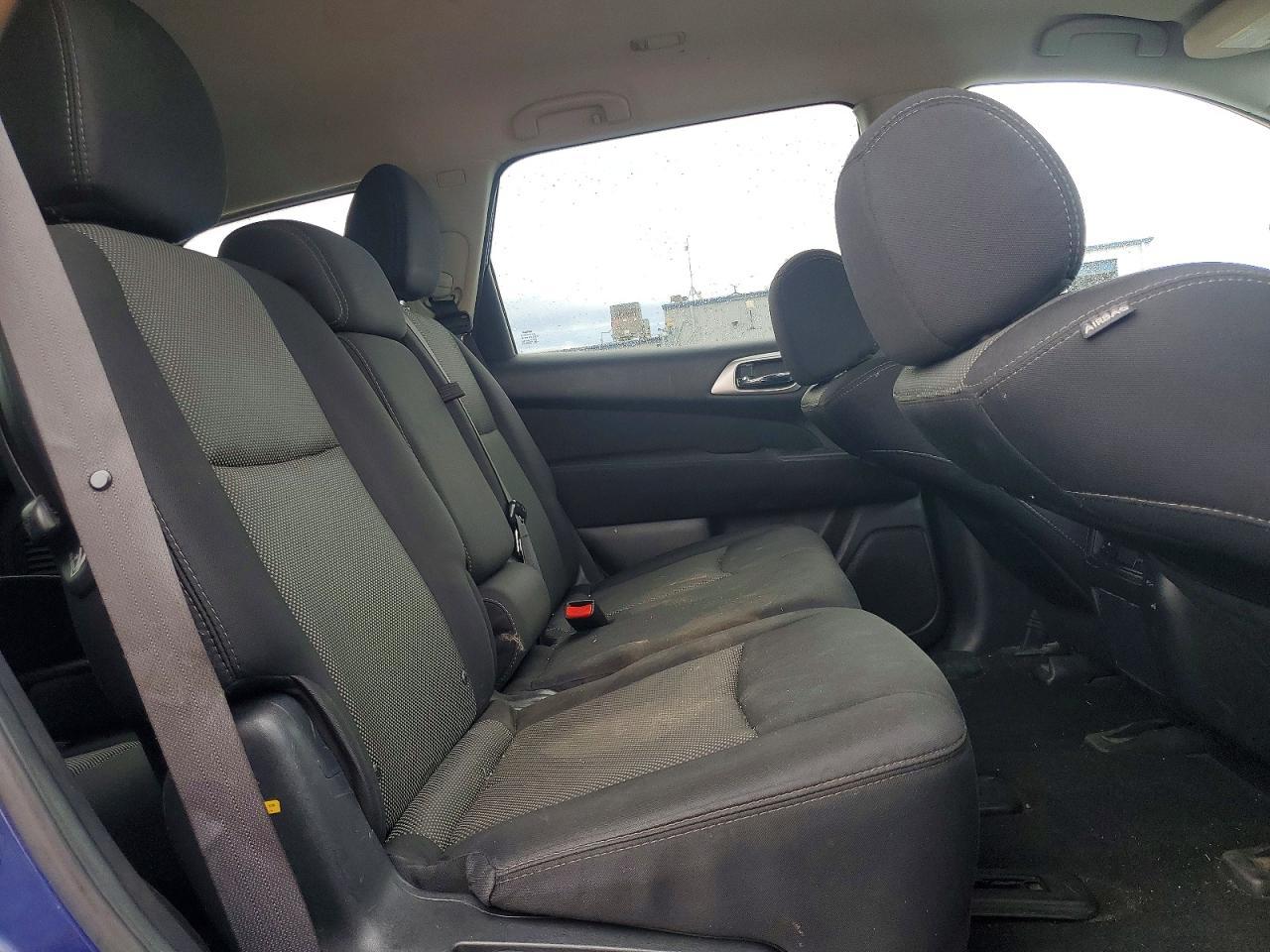 2017 Nissan Pathfinder s
