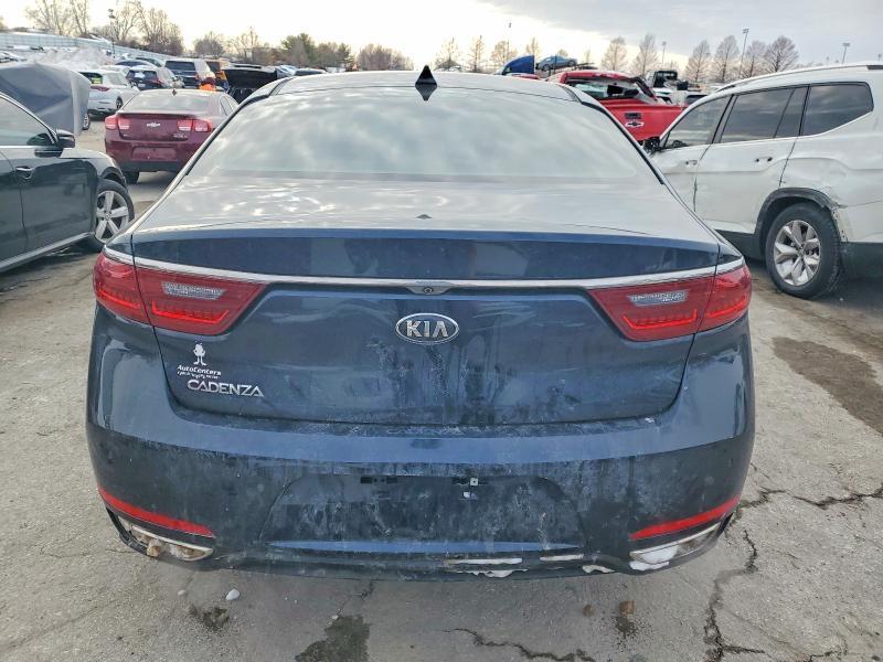 2017 KIA Cadenza Premium