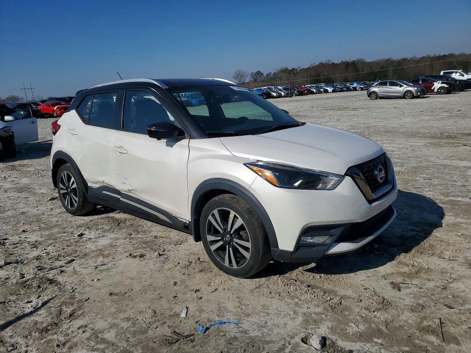 2019 Nissan Kicks s