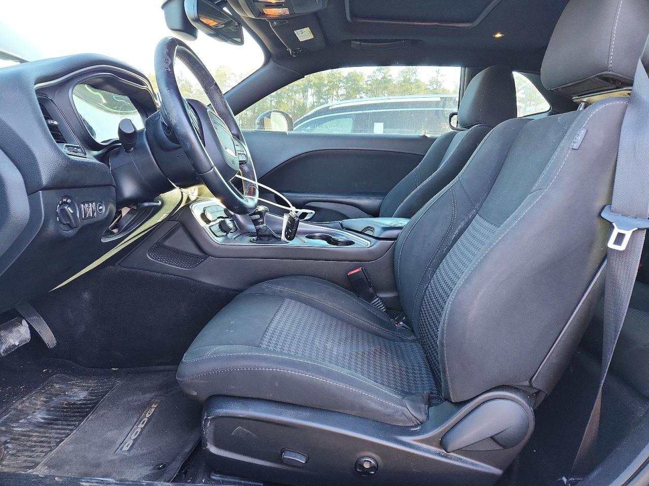 2016 Dodge Challenger sxt