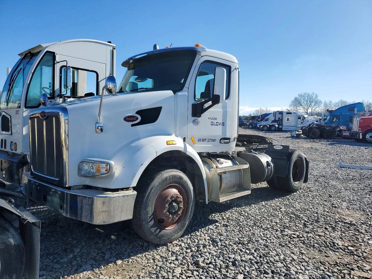 2021 Peterbilt 567 Semi Truck