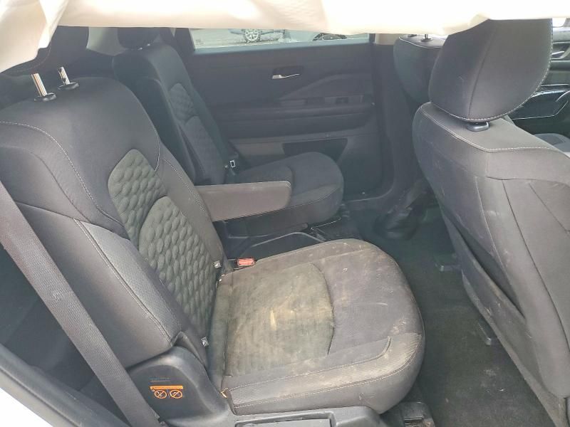 2022 Nissan Pathfinder sv