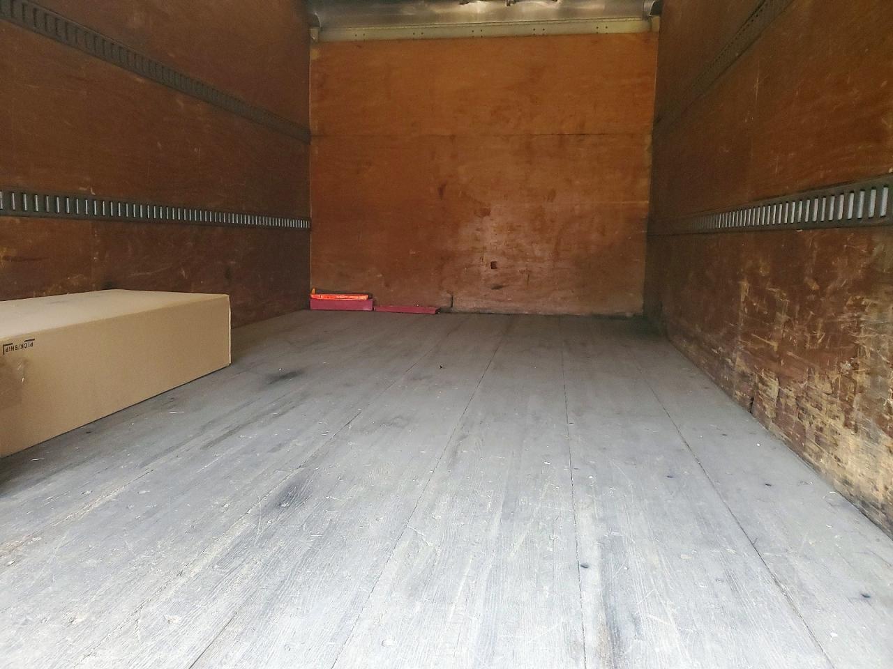 2005 Isuzu NPR BOX Truck