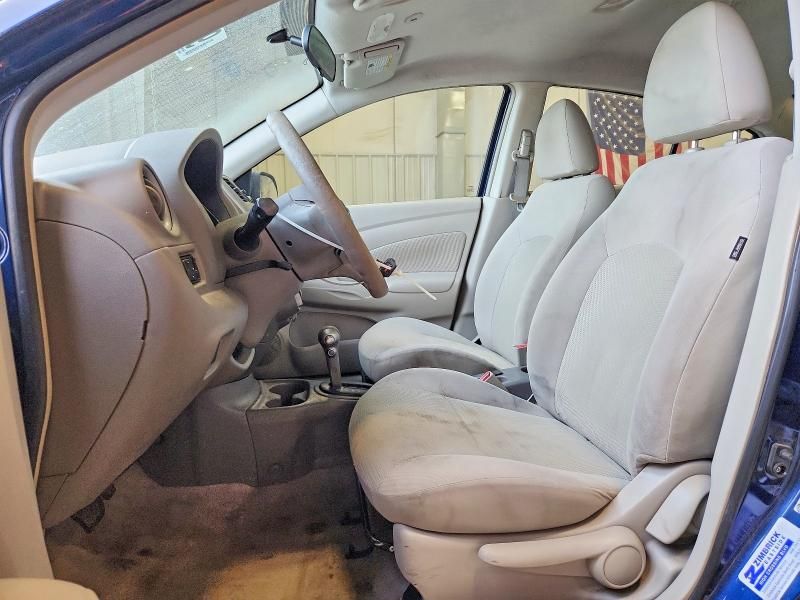 2013 Nissan Versa s