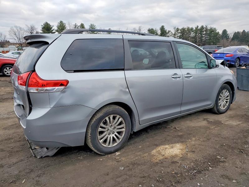 2013 Toyota Sienna xle