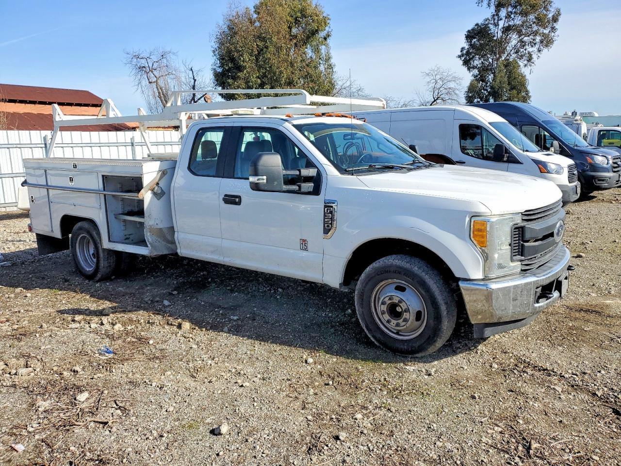 2017 Ford F350 Super Duty Utility / Service Truck