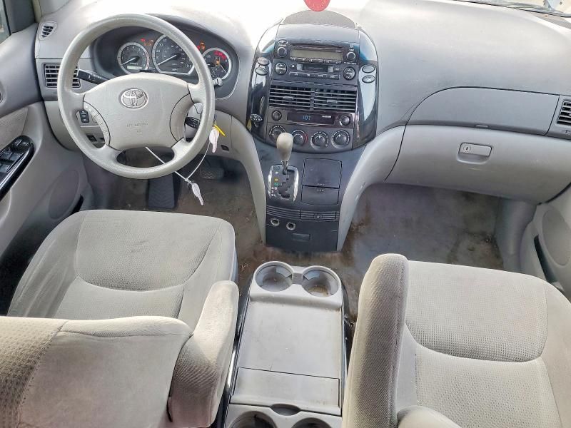 2005 Toyota Sienna ce