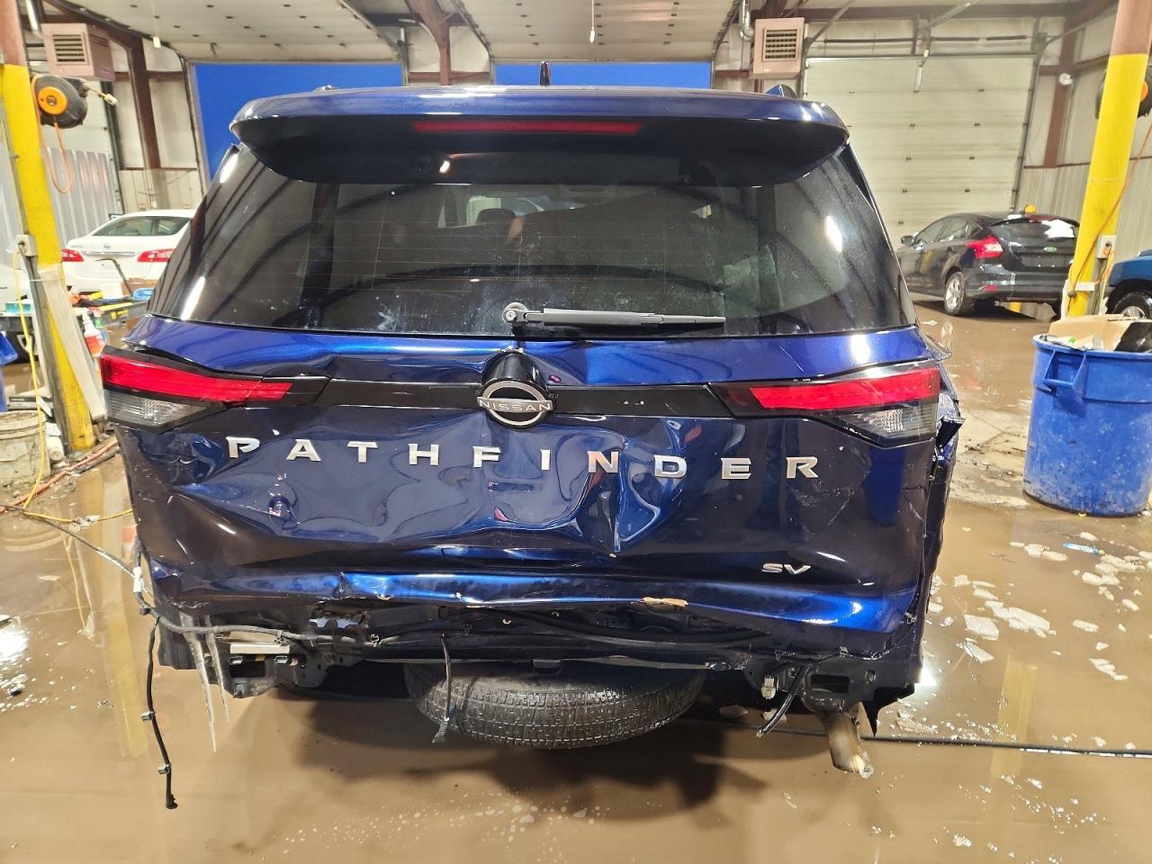 2022 Nissan Pathfinder sv