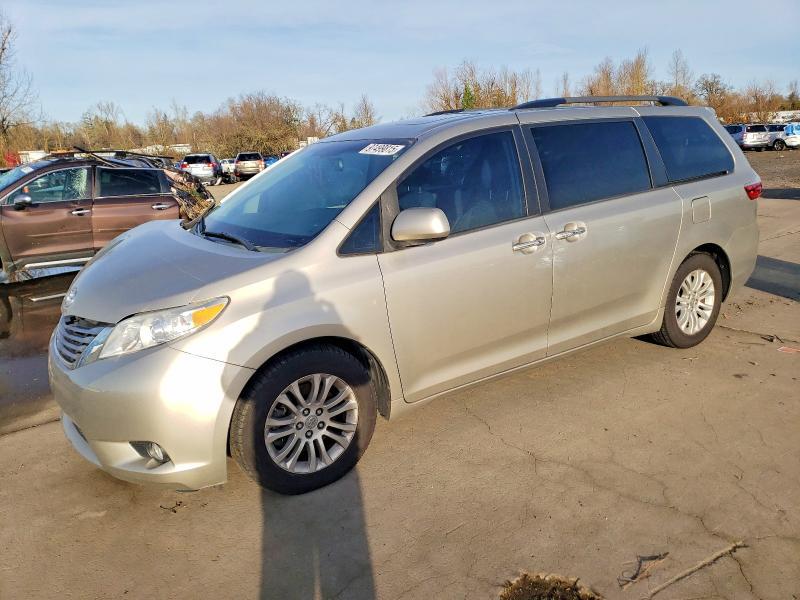 2015 Toyota Sienna xle
