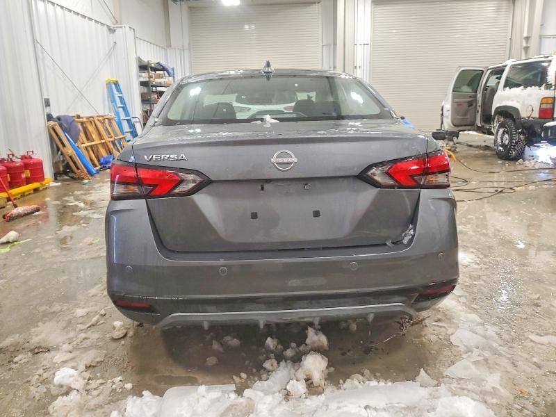 2025 Nissan Versa sv