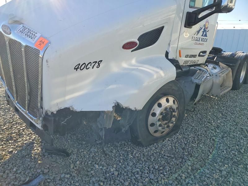 2016 Peterbilt 579 Semi Truck