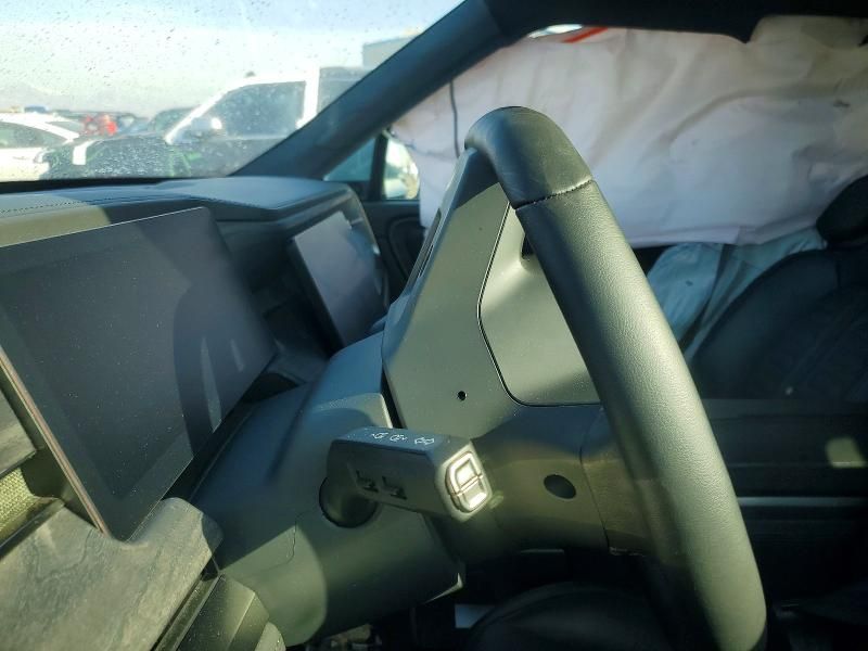 2025 Rivian R1S Adventure