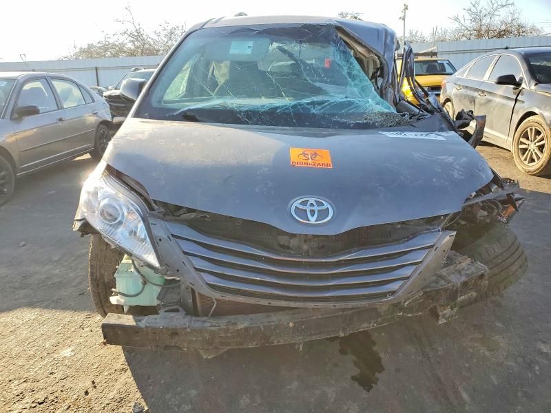 2016 Toyota Sienna le