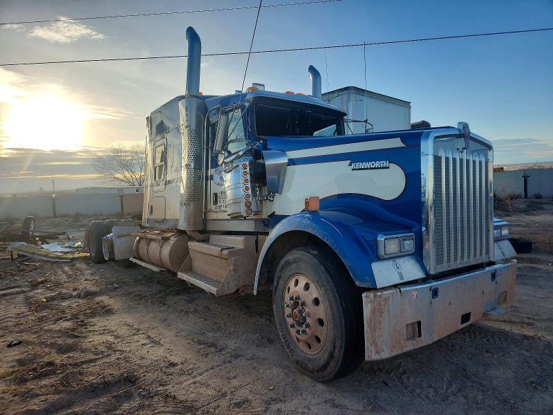 2022 Kenworth W900 Semi Truck