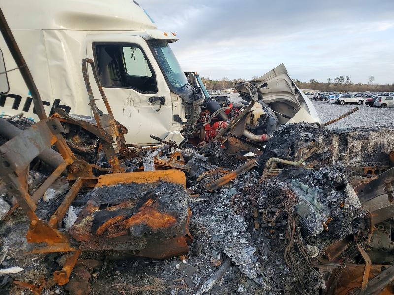 2007 Freigliner 2007 Freightliner Columbia 120 Semi Truck