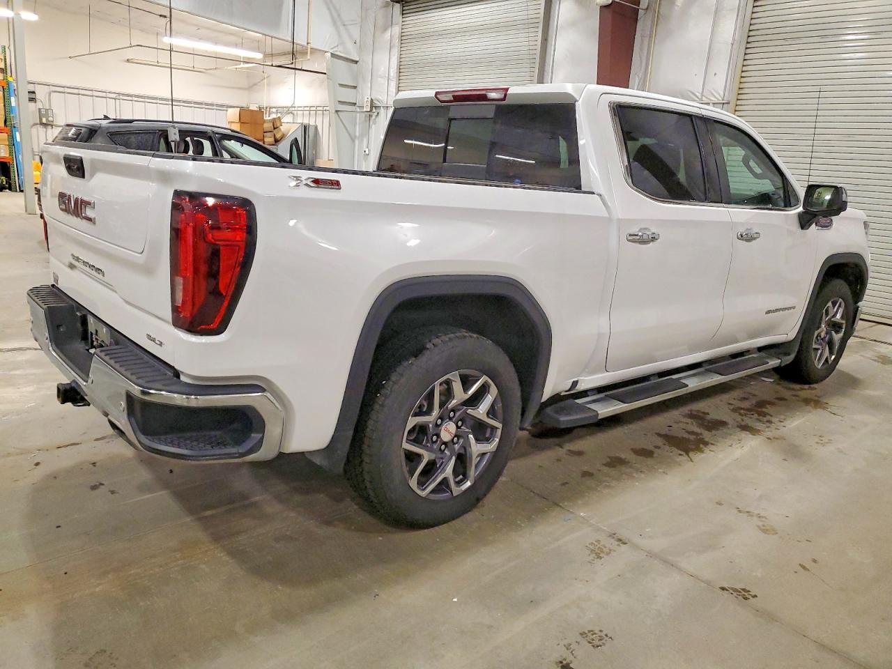 2025 GMC Sierra K1500 slt