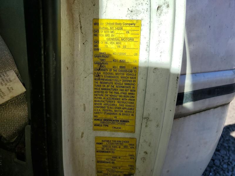 2004 Chevrolet Express Delivery Truck