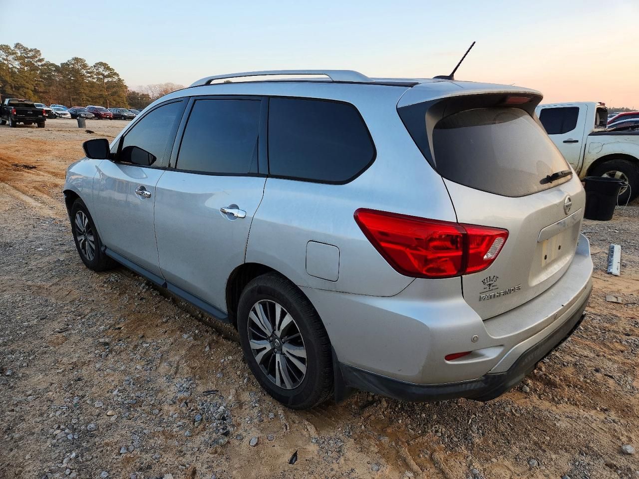 2018 Nissan Pathfinder s