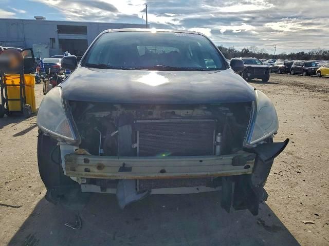 2013 Nissan Versa s