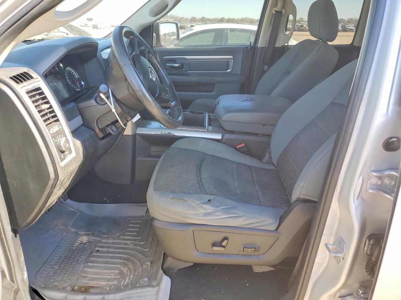 2015 Dodge Ram 1500 slt