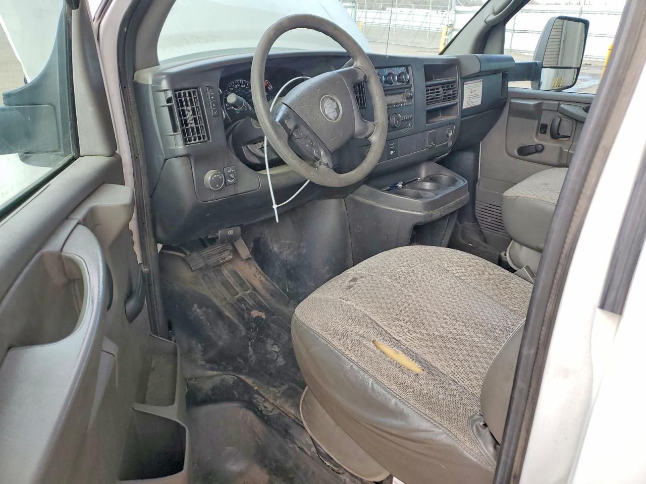 2015 Chevrolet Express BOX Truck