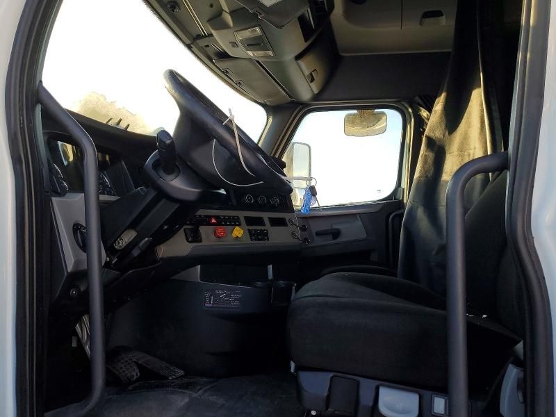 2019 Freigliner 2019 Freightliner Cascadia 126 Semi Truck