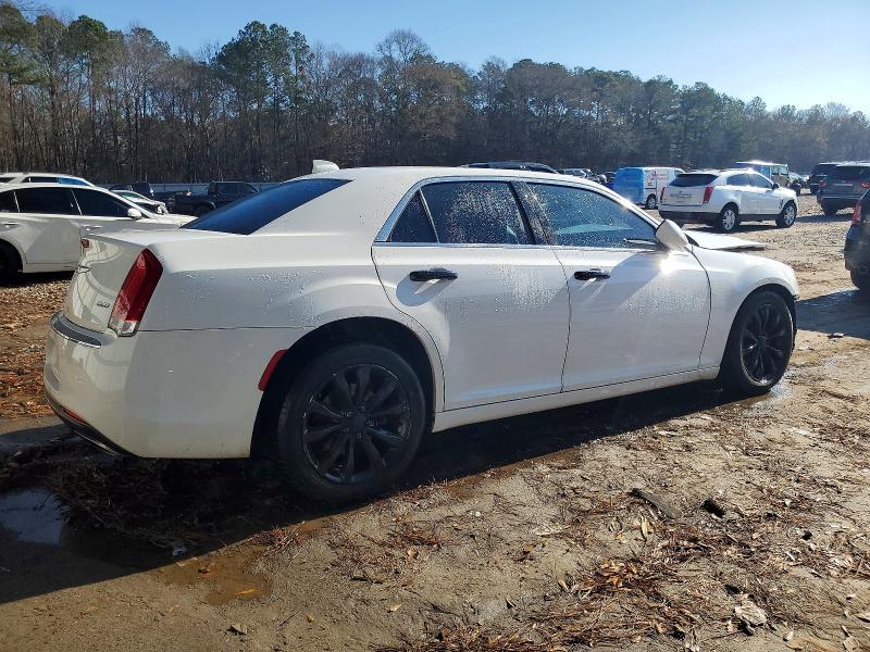 2018 Chrysler 300 Touring