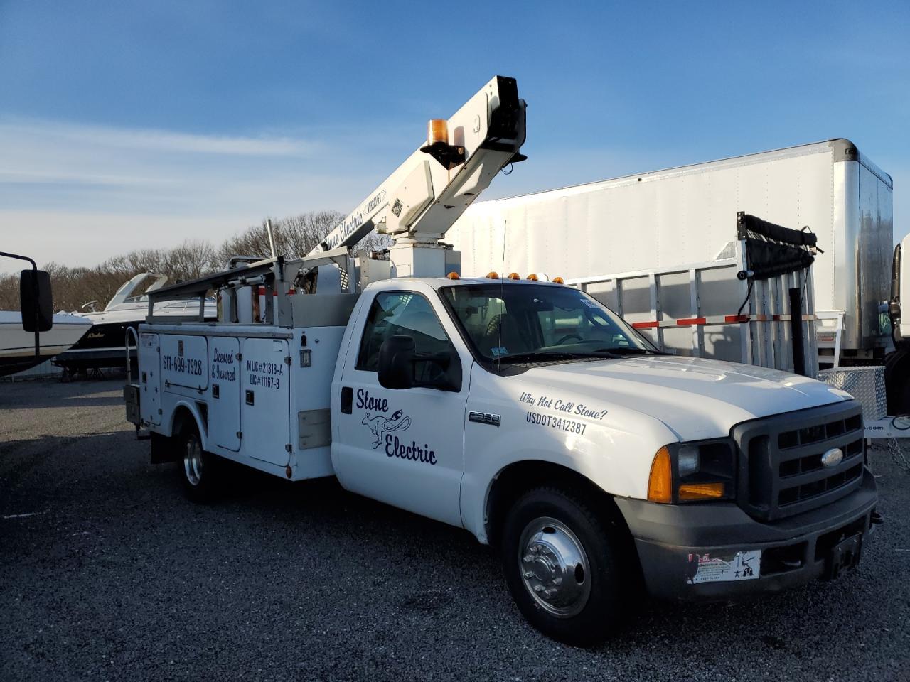2006 Ford F350 Bucket Truck