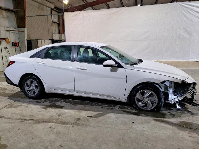 2024 Hyundai Elantra se