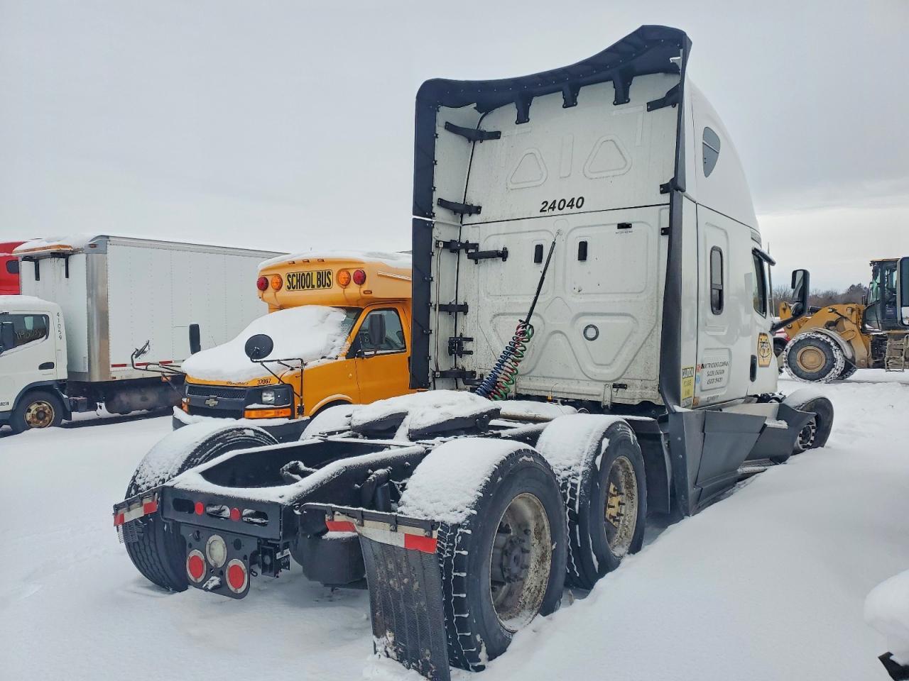 2025 Freightliner Cascadia 1-Semi Truck