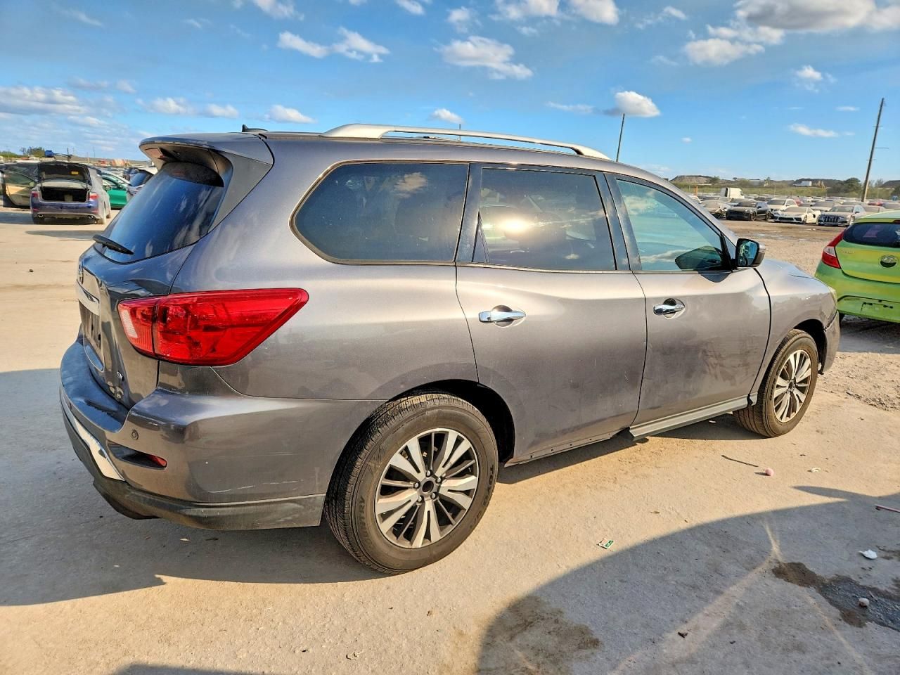 2017 Nissan Pathfinder s