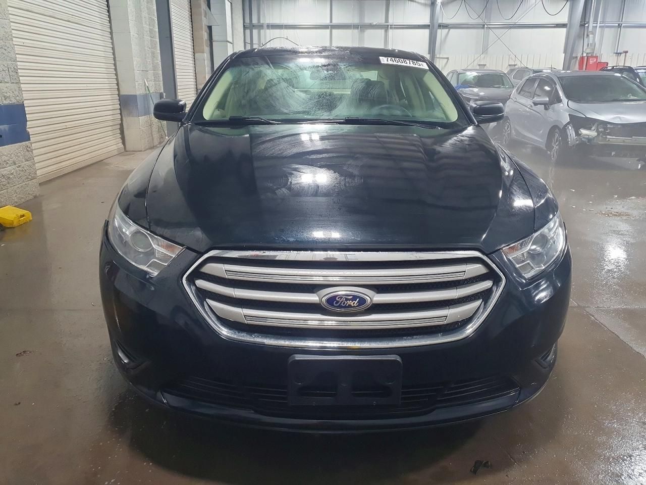 2014 Ford Taurus se