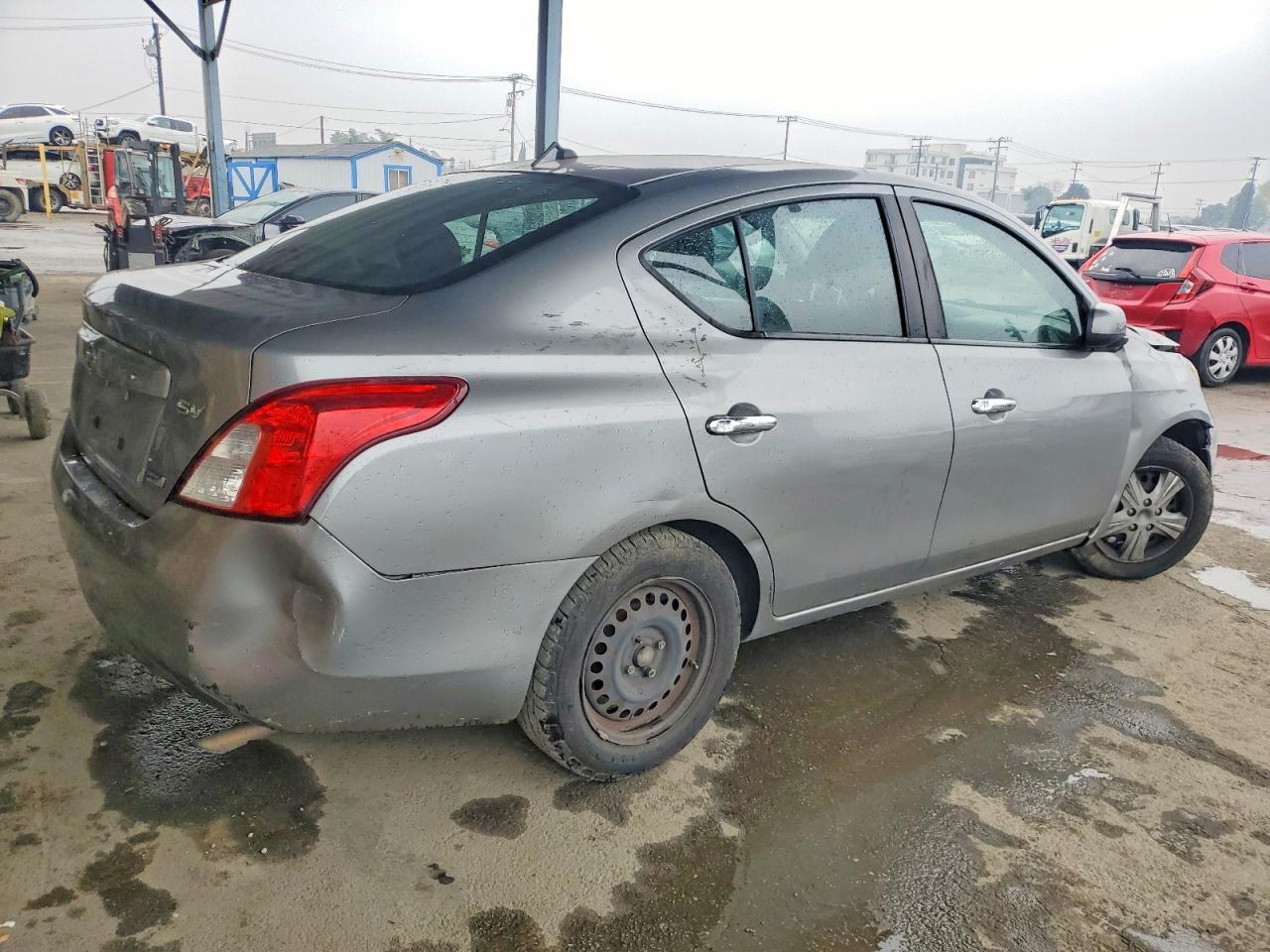 2012 Niss Versa s