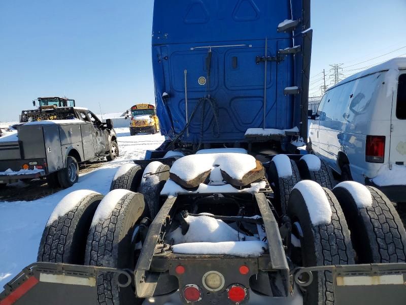 2019 Freightliner Cascadia 126 Semi Truck