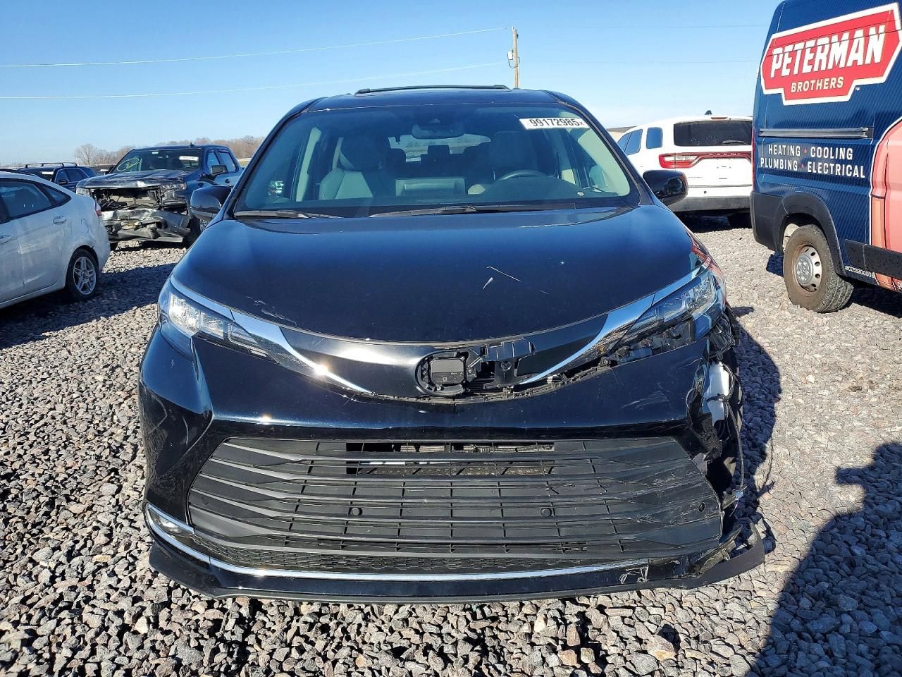 2023 Toyota Sienna xle