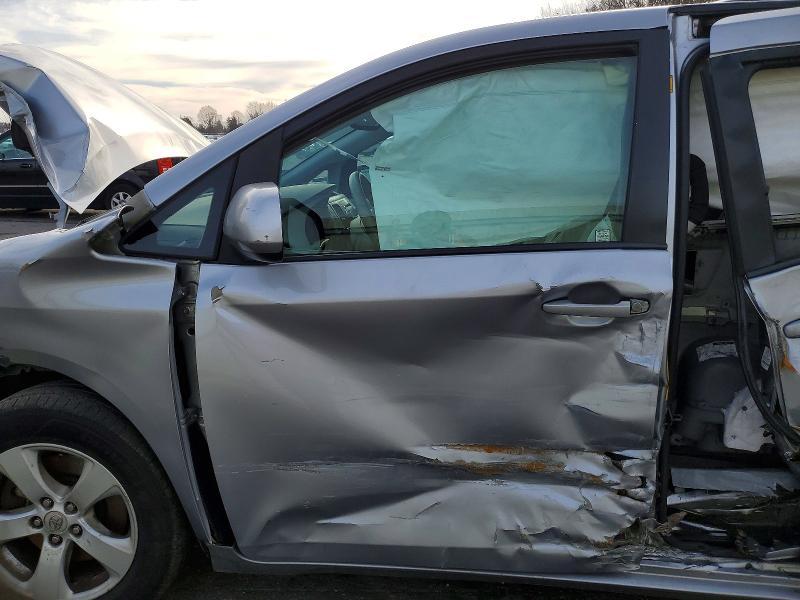 2012 Toyota Sienna le