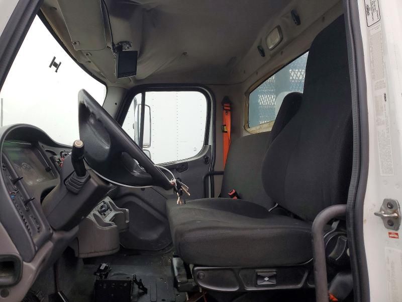 2016 Freightliner Business Class M2 Flatbed Truck