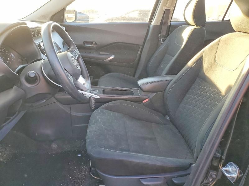 2022 Nissan Kicks sv