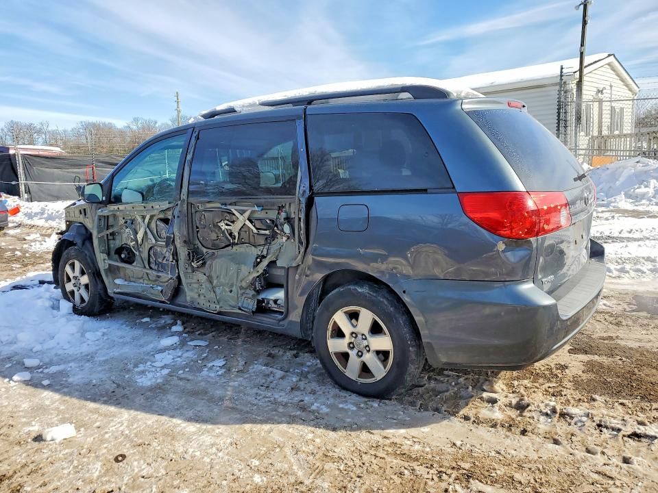 2010 Toyota Sienna ce